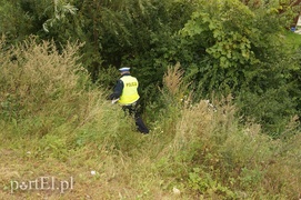 Motocyklem nauki jazdy prosto do rowu