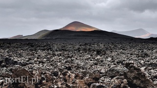 Wulkaniczna wyspa Lanzarote to dziesiątki kilometrów kwadratowych ,,marsjańskiego krajobrazu". Okolica parku Timanfaya.