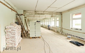 Cztery centymetry do pełni szczęścia na basenie