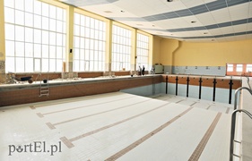 Cztery centymetry do pełni szczęścia na basenie