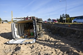 Dachował busem na siódemce