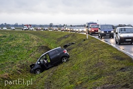 Wpadł do rowu, nie miał zapiętych pasów