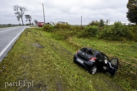 Wpadł do rowu, nie miał zapiętych pasów
