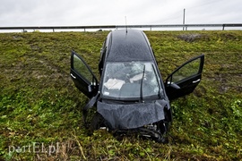 Wpadł do rowu, nie miał zapiętych pasów