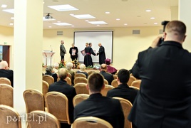Modlą się i uczą