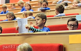 Mali studenci w krainie nauki