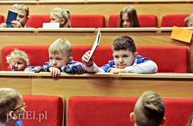 Mali studenci w krainie nauki