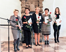 Im jest bliżej do innych ludzi