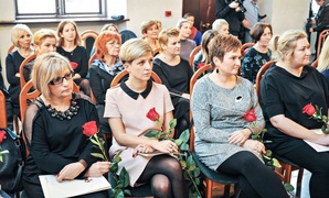 Im jest bliżej do innych ludzi