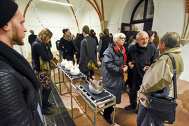 Człowiek człowiekowi...