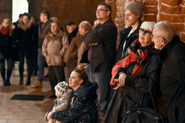 Człowiek człowiekowi...