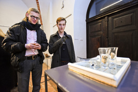 Człowiek człowiekowi...