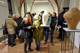 Człowiek człowiekowi...