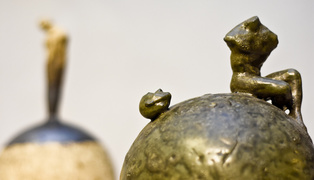 Człowiek człowiekowi...