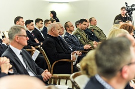 Patronem Elbląga święty, co rozdaje prezenty