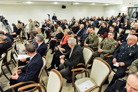 Patronem Elbląga święty, co rozdaje prezenty