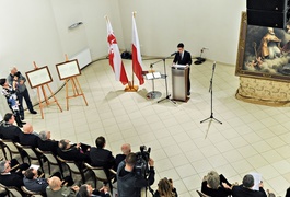 Patronem Elbląga święty, co rozdaje prezenty