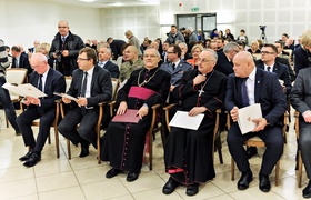 Patronem Elbląga święty, co rozdaje prezenty