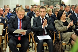 Patronem Elbląga święty, co rozdaje prezenty