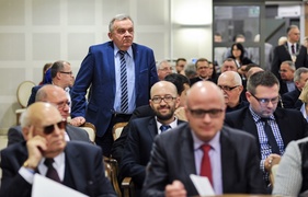 Patronem Elbląga święty, co rozdaje prezenty