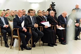 Patronem Elbląga święty, co rozdaje prezenty