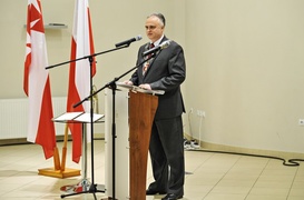 Patronem Elbląga święty, co rozdaje prezenty