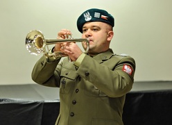 Patronem Elbląga święty, co rozdaje prezenty