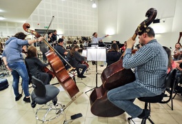 Wigilia z kolędami, gwiazdami i EOK