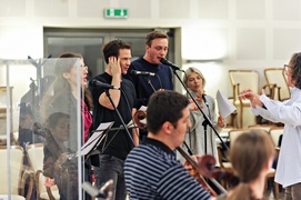 Wigilia z kolędami, gwiazdami i EOK