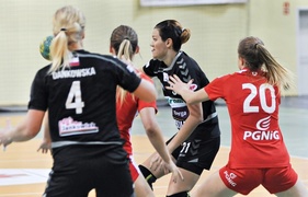 Młode kadrowiczki przegrały ze Startem (piłka ręczna)