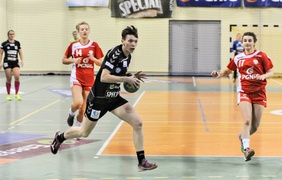 Młode kadrowiczki przegrały ze Startem (piłka ręczna)