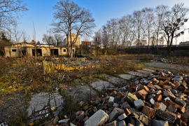 Teren nad rzeką, który trudno sprzedać