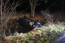 Dachował oplem, miał 2,4 promila