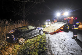 Dachował oplem, miał 2,4 promila
