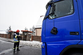 Zderzenie dwóch ciężarówek i osobówki