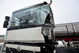 Zderzenie dwóch ciężarówek i osobówki Zderzenie dwóch ciężarówek i osobówki