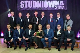 Studniówka w starym stylu