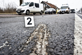 Wypadek w Kazimierzowie, kierowca ciężarówki nie żyje