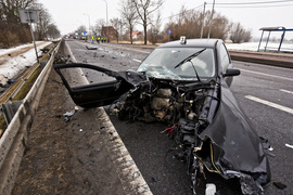 Wypadek w Kazimierzowie, kierowca ciężarówki nie żyje