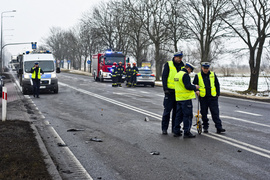 Wypadek w Kazimierzowie, kierowca ciężarówki nie żyje