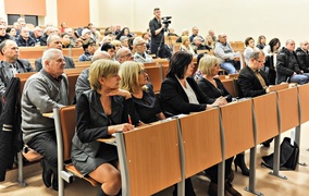Władza po drugiej stronie torów