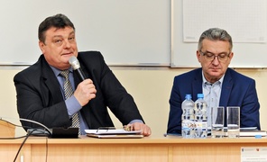 Władza po drugiej stronie torów