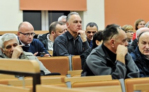 Władza po drugiej stronie torów