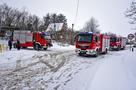 Pługopiaskarka uderzyła w autobus