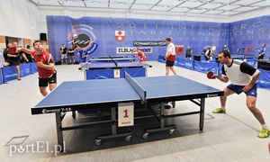 Mundurowi grają w ping-ponga