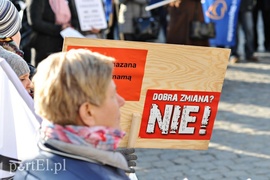 Tusk na fontannie