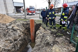 Wypadek na budowie, mężczyzna zasypany w wykopie