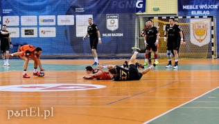 Meblarze słabsi w meczu ostatnich drużyn (piłka ręczna)