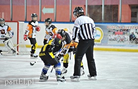 Wikińskie dziewczyny strzelają bramki