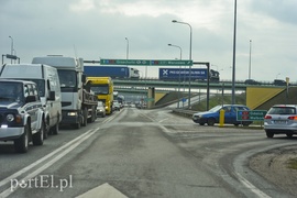 Ciężarówka stanęła w poprzek jezdni (aktualizacja)